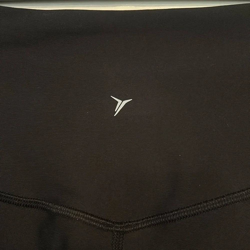 Old Navy Elevate leggings size medium - Picture 4 of 9